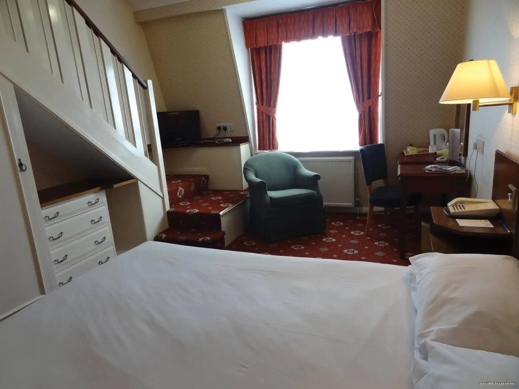 OYO Stade Court Hotel - Général