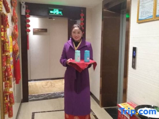 Kangding Love Song Plaza Yoyo City Gesang Flower Hotel in Kangding
