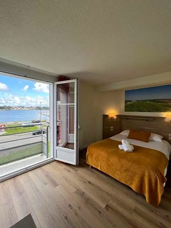 Standard room with balcony and with sea view