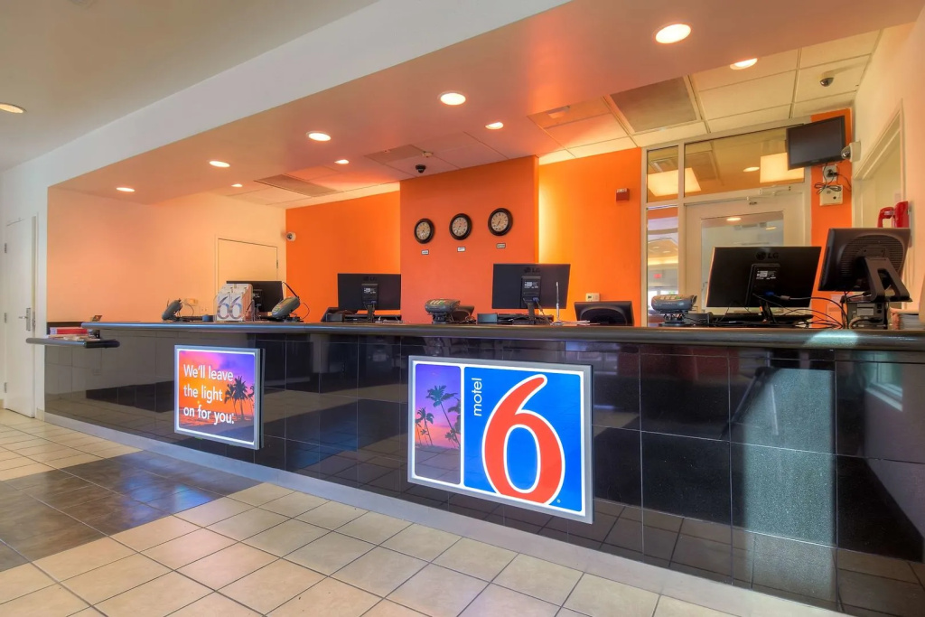 Отель Studio 6 Suites Las Vegas, NV – Tropicana в Парадайзе