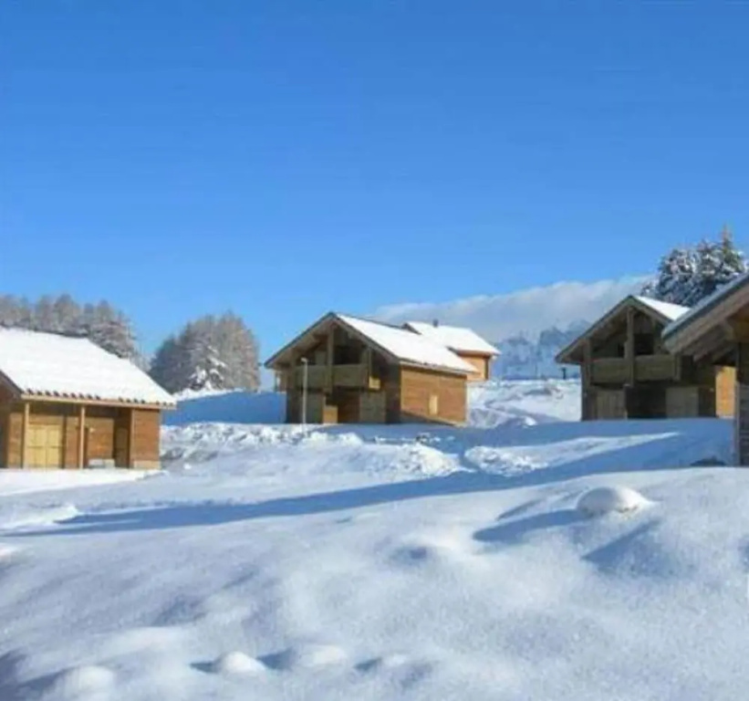 Chalet With 3 Bedrooms in Le Dévoluy, With Wonderful Mountain View, Pool Access, Furnished Garden - 3 km From the Slopes