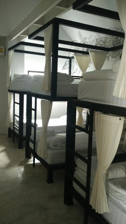 Standard Sextuple Family room