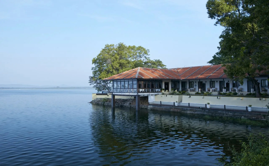 Beach & Waterfront