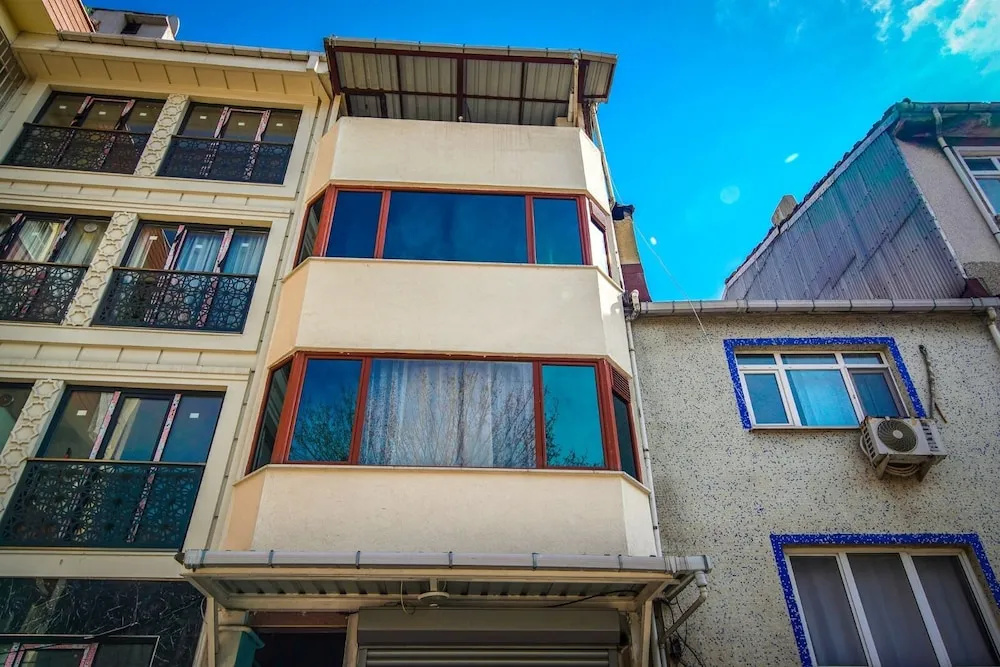 Yaghane Apartments
