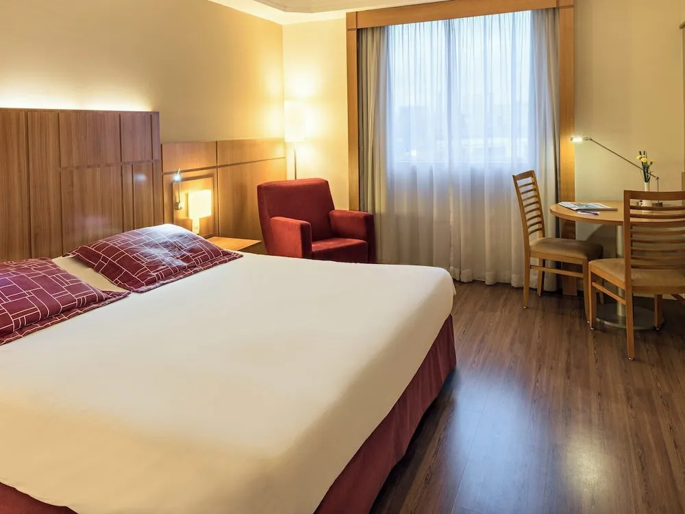 Deluxe Double room (full double bed)