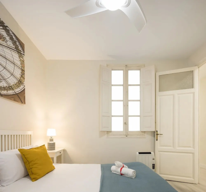 2 Bedrooms Classic Apartment with courtyard view