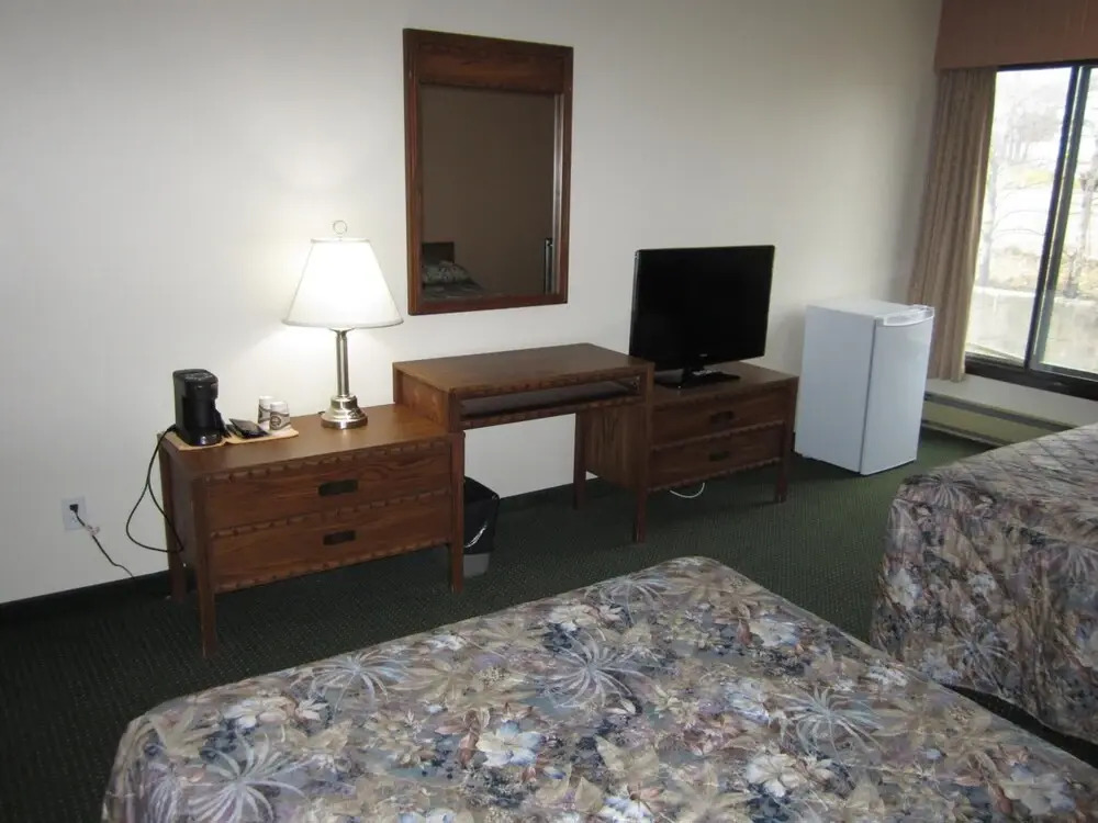 Fort Nelson Hotel - фото 4