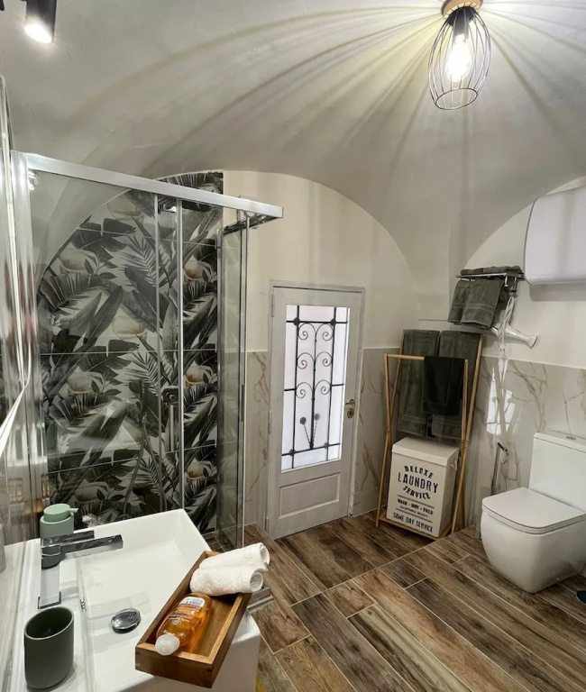 Comfort room