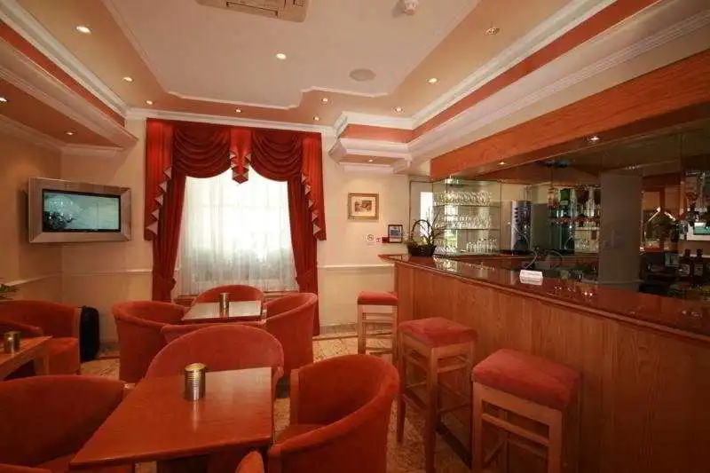 Food & Beverage