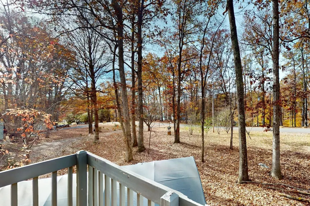 Lakeside Park - Spacious pet Friendly House W/hot Tub, Kayaks, air Hockey, Deck & Patio