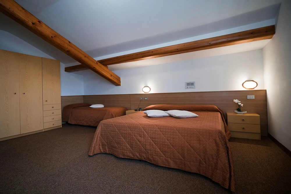 Standard Triple room with balcony