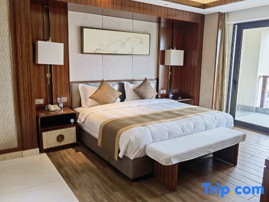 Люкс Executive с 3 комнатами с видом на море в Jinghai Hotel & Resort