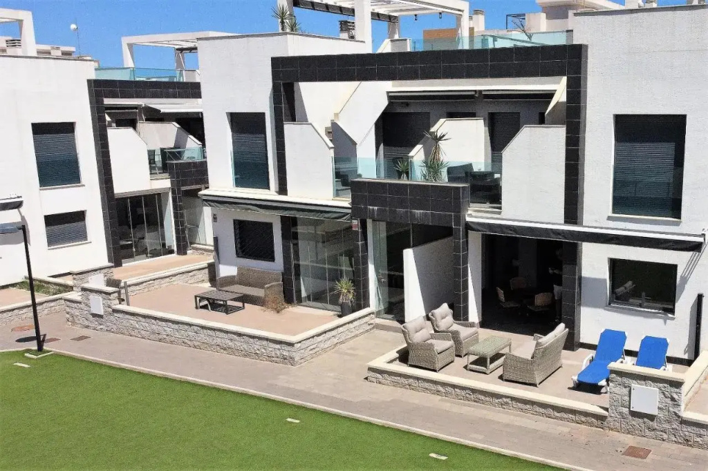 Penthouse Oasis Beach IV N 142