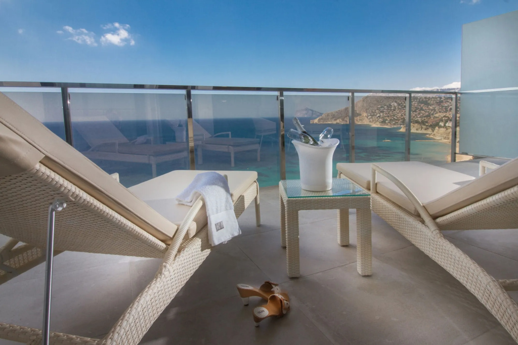Balcony & Terrace