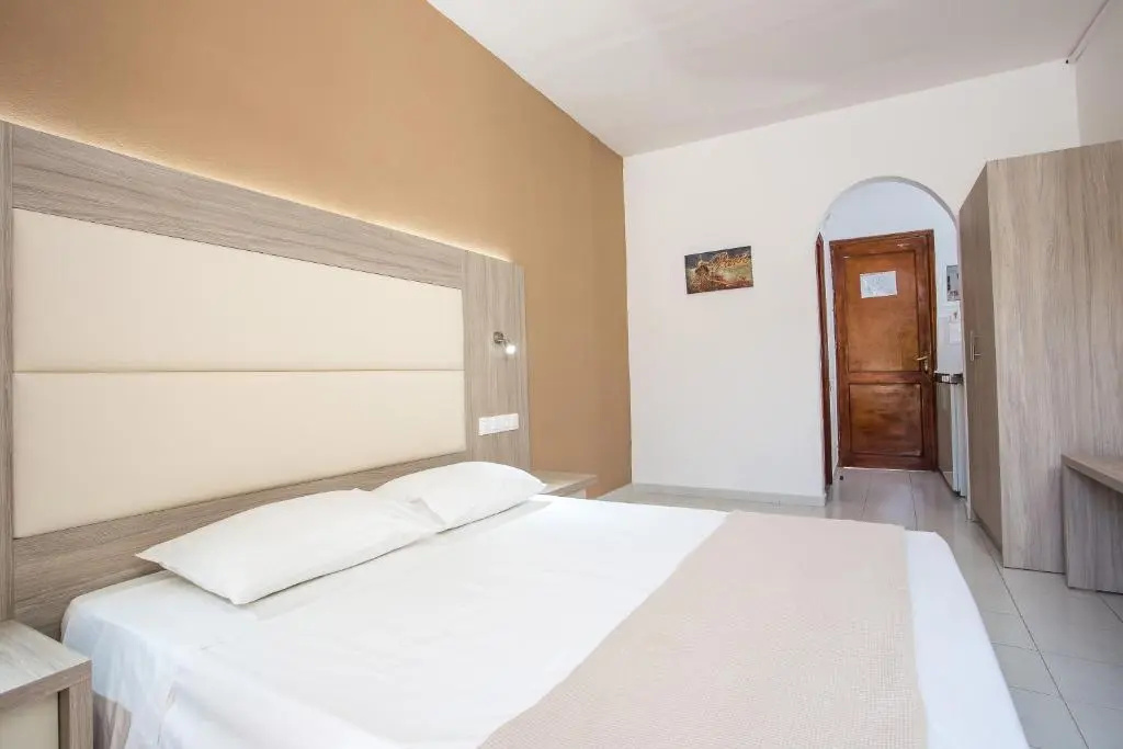Standard Double room with pool view (full double bed)
