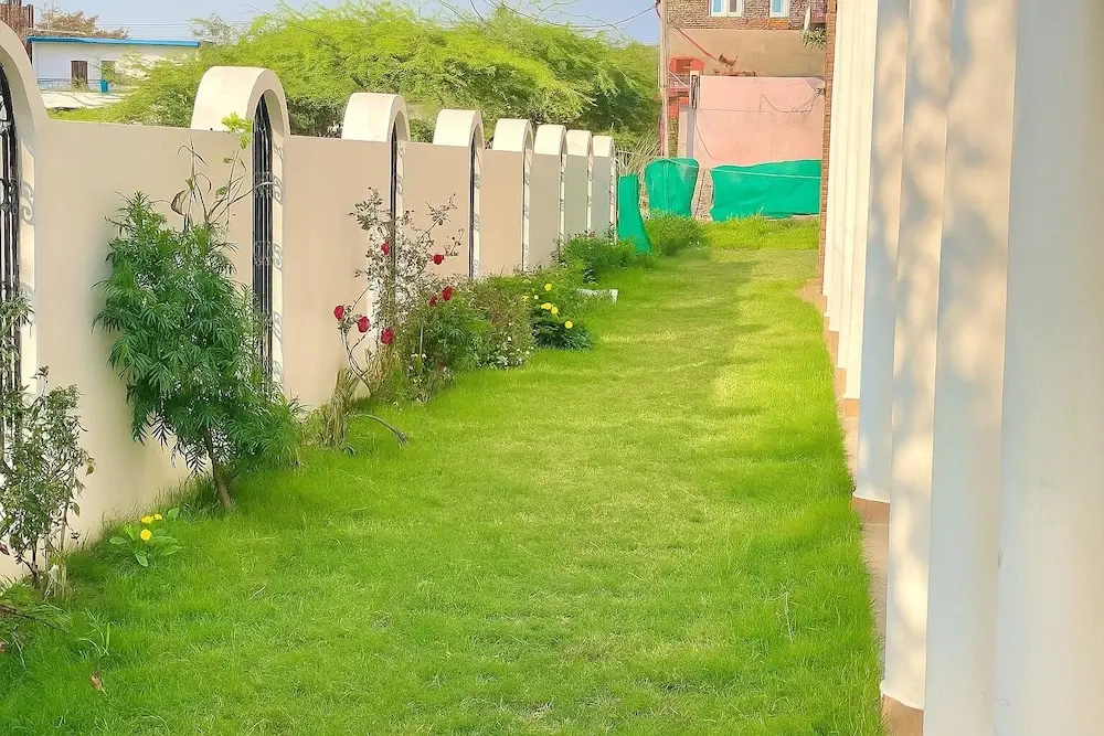 Lacurcuma Luxury Homestay Khajuraho