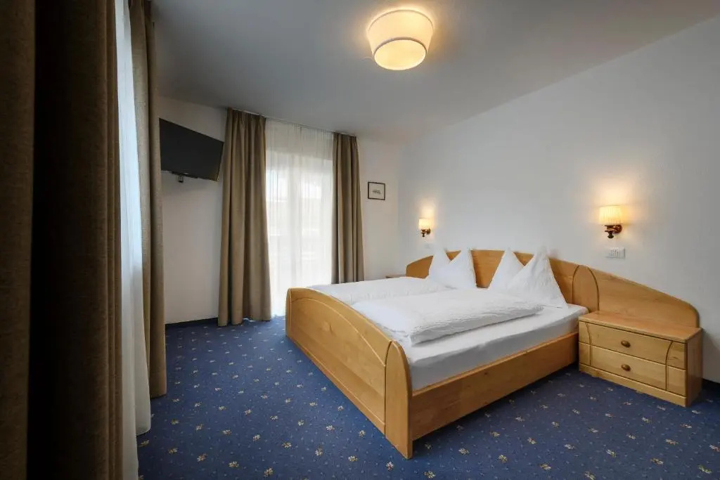 Standard Double room with balcony (full double bed)