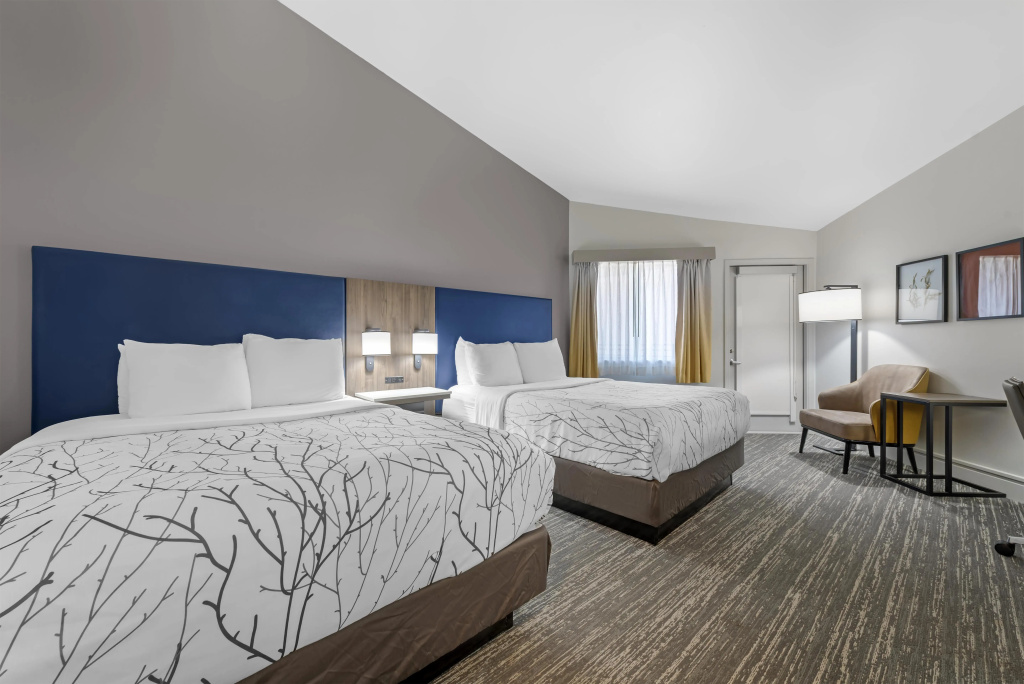 Standard Quadruple room with balcony