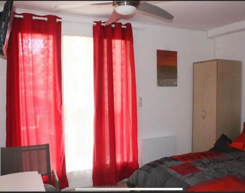 Voir la photo 2 — Agréable Studio, belle terrasse, Parking privé, 2 étoiles