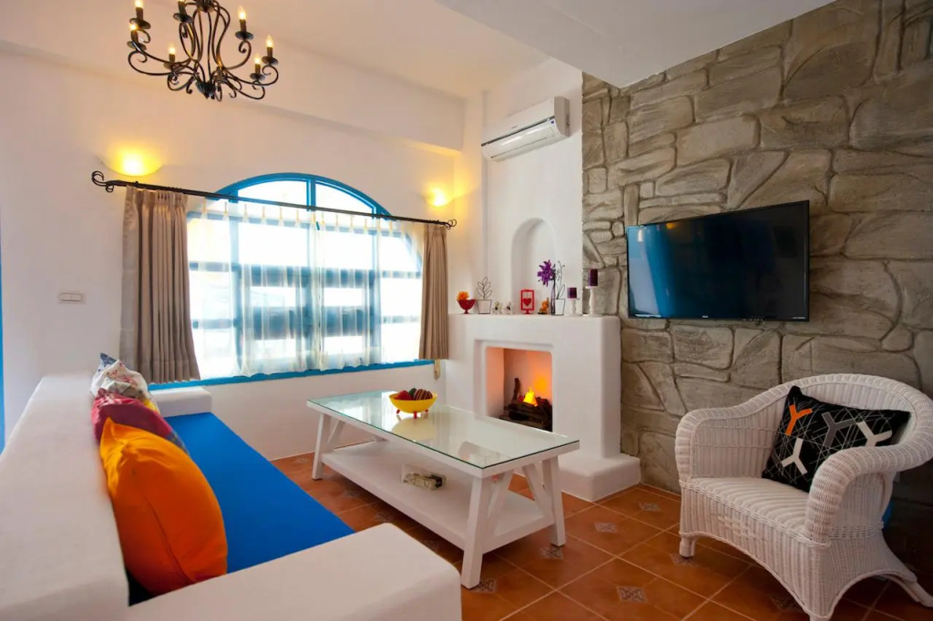 2 Bedrooms Villa