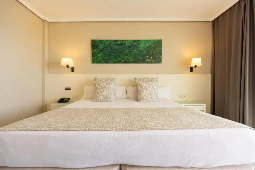 Standard Double room seafront (full double bed)