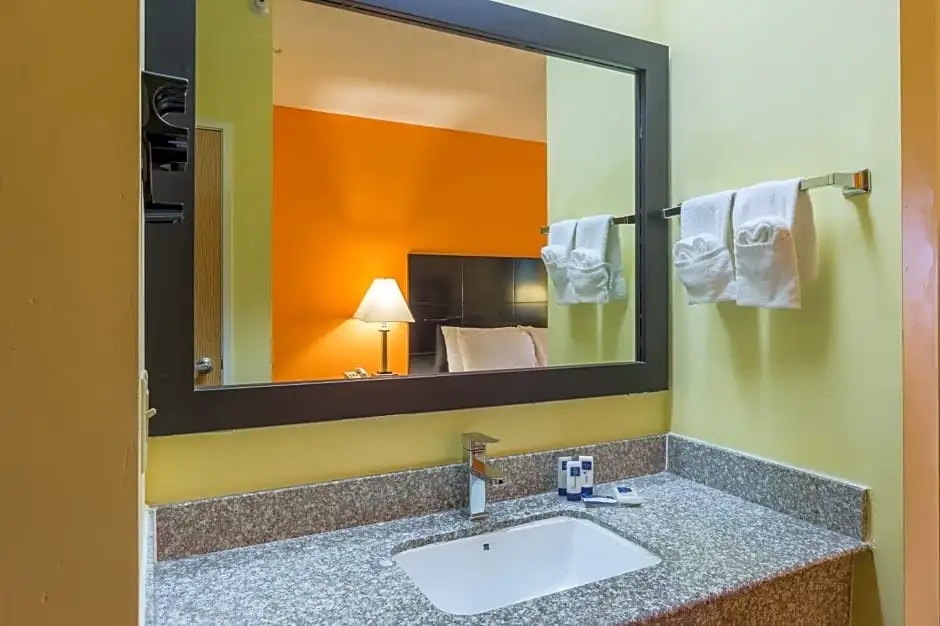AmericInn by Wyndham Streator - Chambres