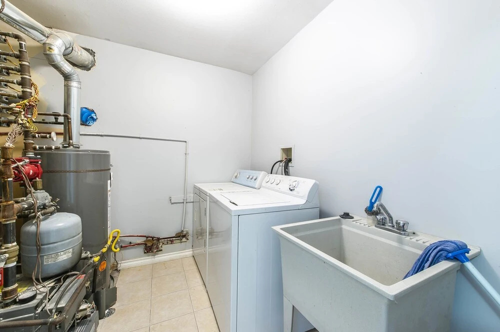 Family Home-Metrotown by Elevate Rooms - фото 7