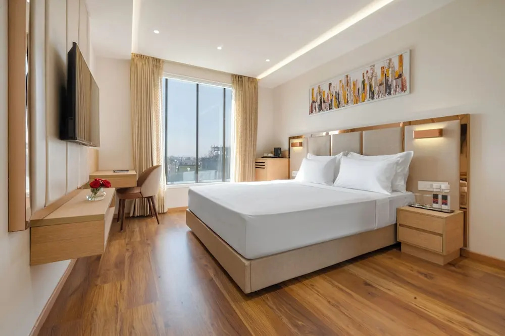 Deluxe Double room (full double bed)