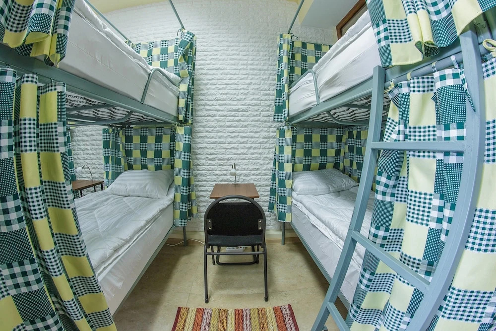 Кровать в общем номере в Good Inn