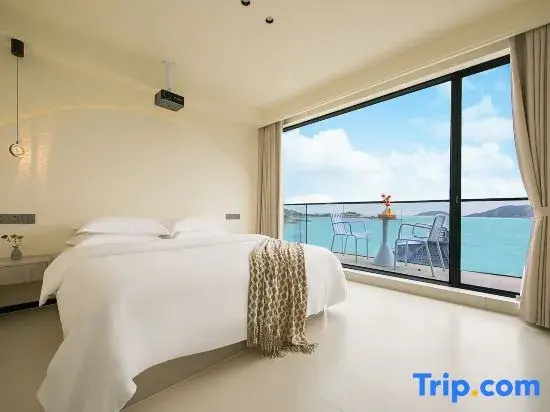 Standard Double room with balcony and seafront (full double bed)