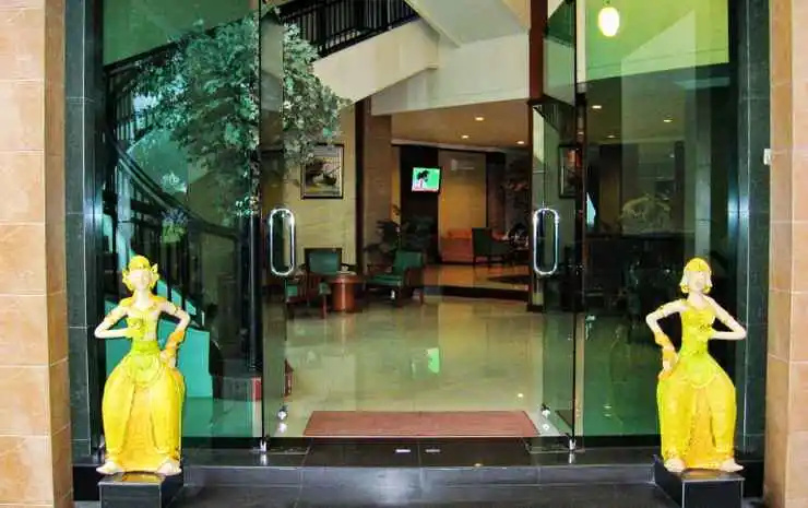 Lobby & Reception