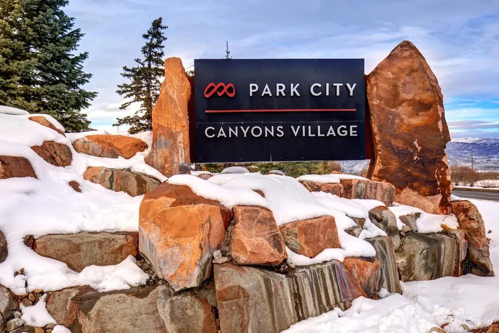 KBM Resorts Hidden Creek Bright and Airy, Near Canyons Cabriolet, Gas Fireplace, Private Hot Tub, Comm Summer Pool Hct-26c