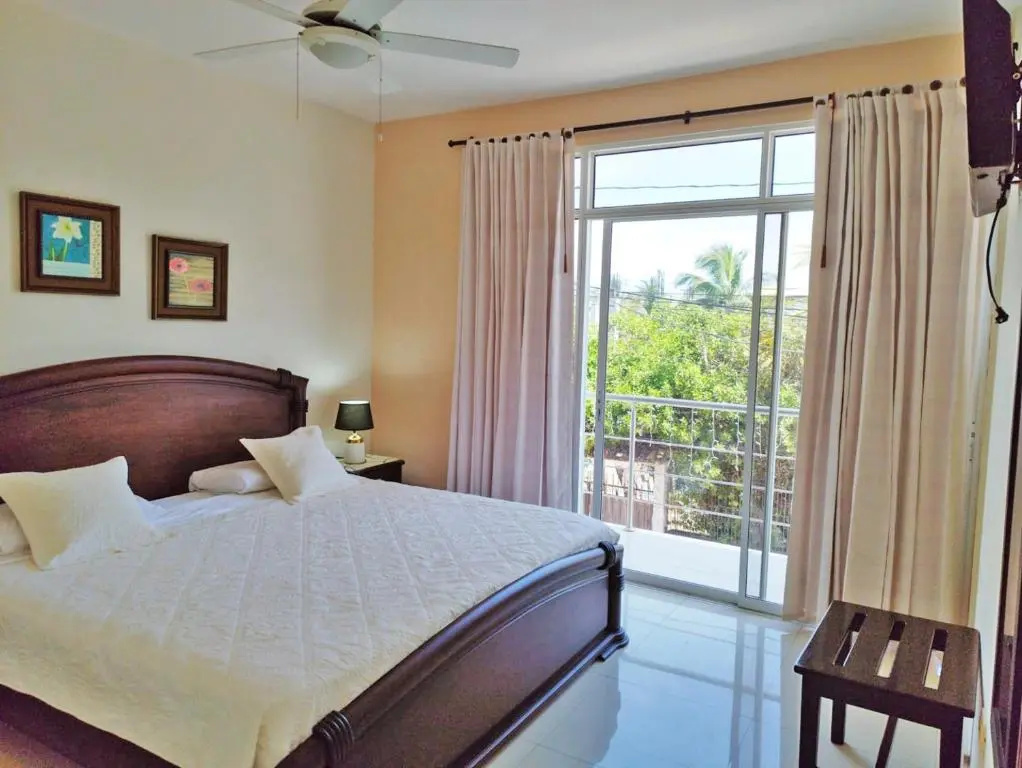 Deluxe Double Suite (full double bed)