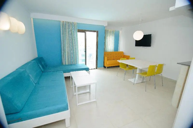 Poniente Playa Aparthotel - Chambres