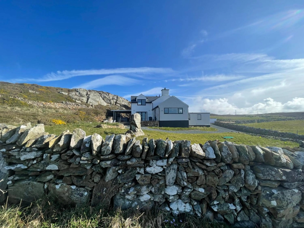 Goferydd south stack Anglesey, 4 bed, hot tub, dog friendly