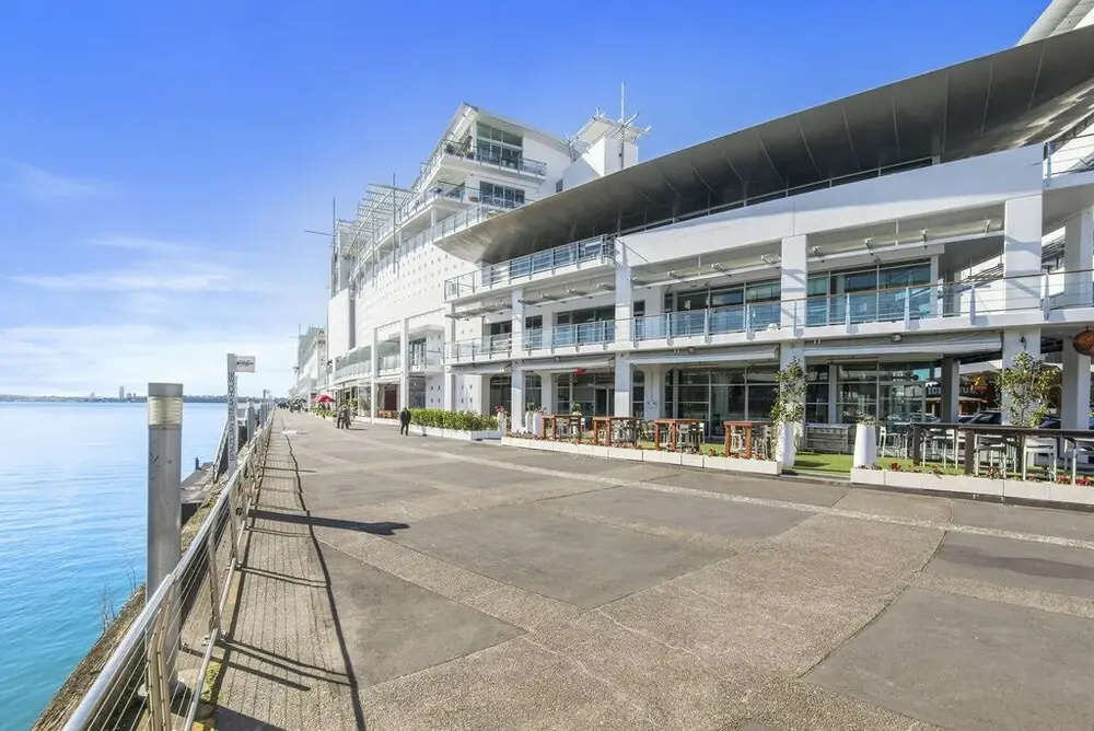 Panoramic Views - 2 Bedroom Sub-Penthouse