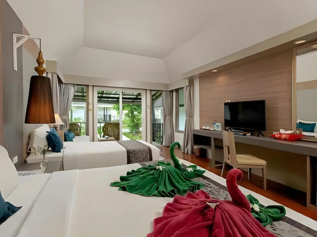 Nakara Long Beach Resort