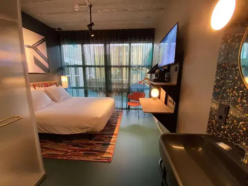Economy room