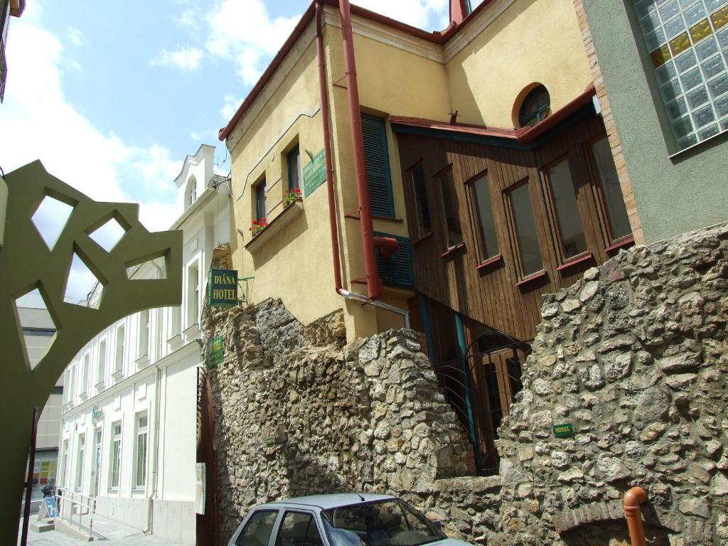 Hotel Diána by null