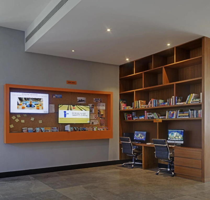 Lobby & Reception