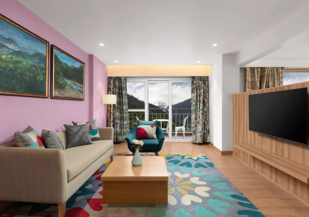 Deluxe Suite with balcony and with mountain view