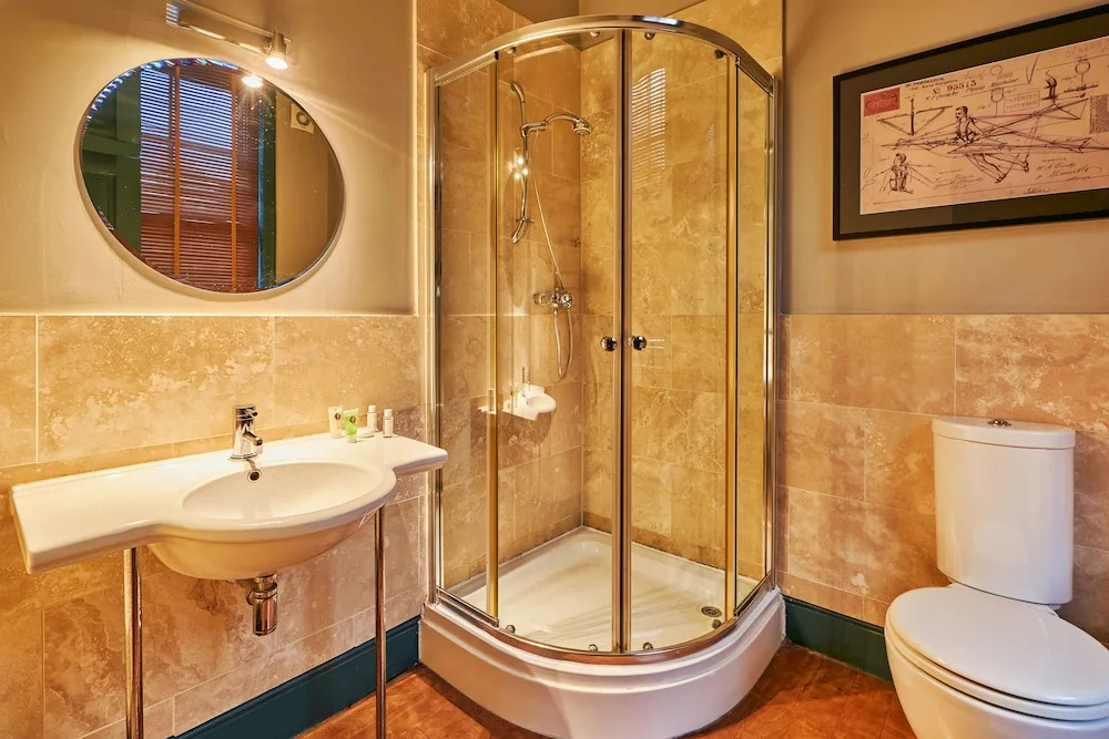 3 Bedrooms Apartment