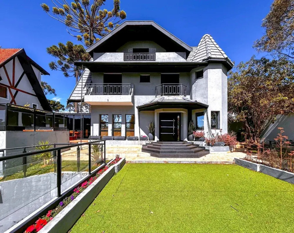 Casa com 4 Su tes Jacuzzi e Lareira Externa