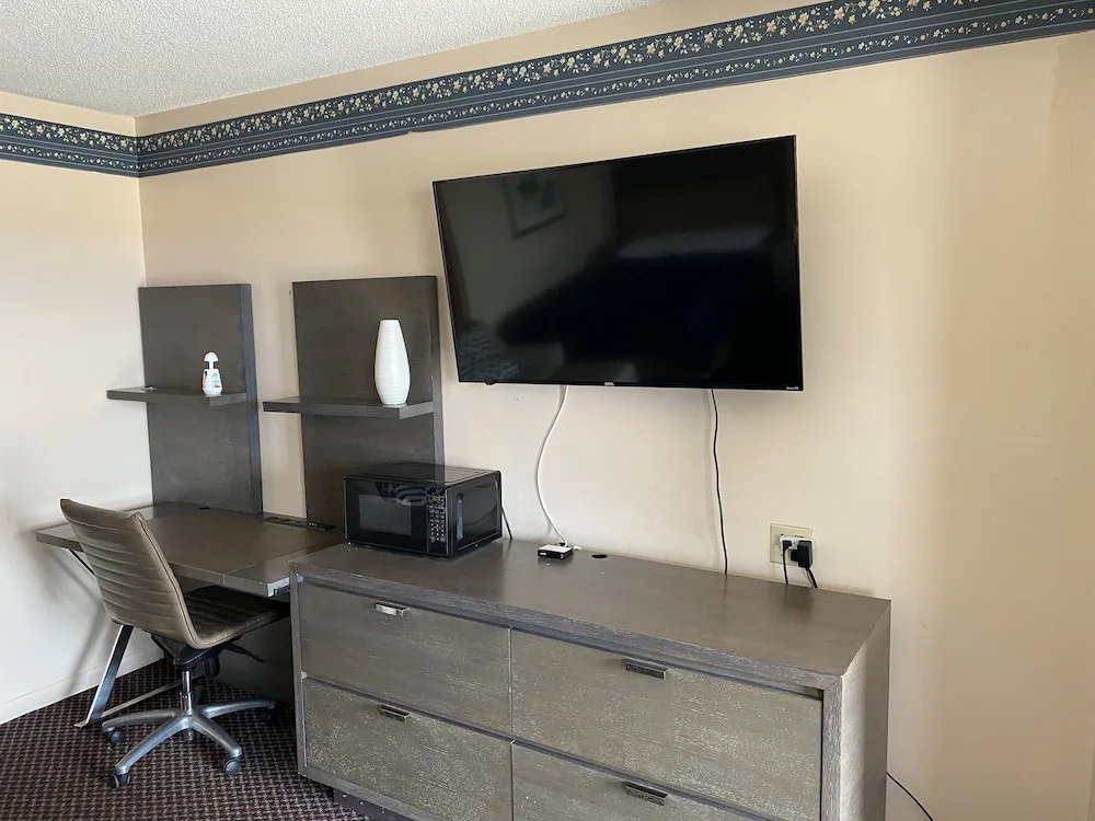 Deluxe Double room (full double bed)