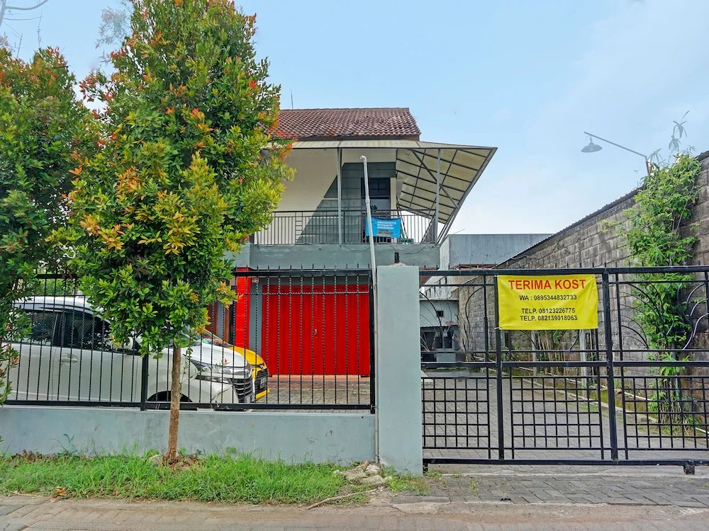 OYO Life 91896 Kost Bu Dewi Syariah
