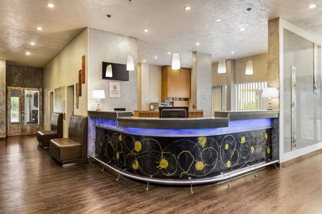 Lobby & Reception