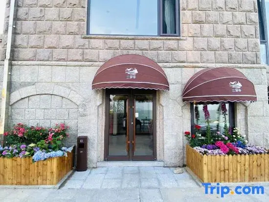 Sanmengji Seaview Pool Vacation Homestay (Laoshan Scenic Area Branch)