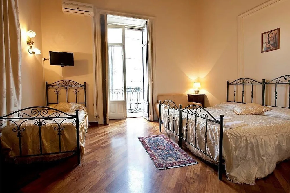 Standard Triple room with balcony