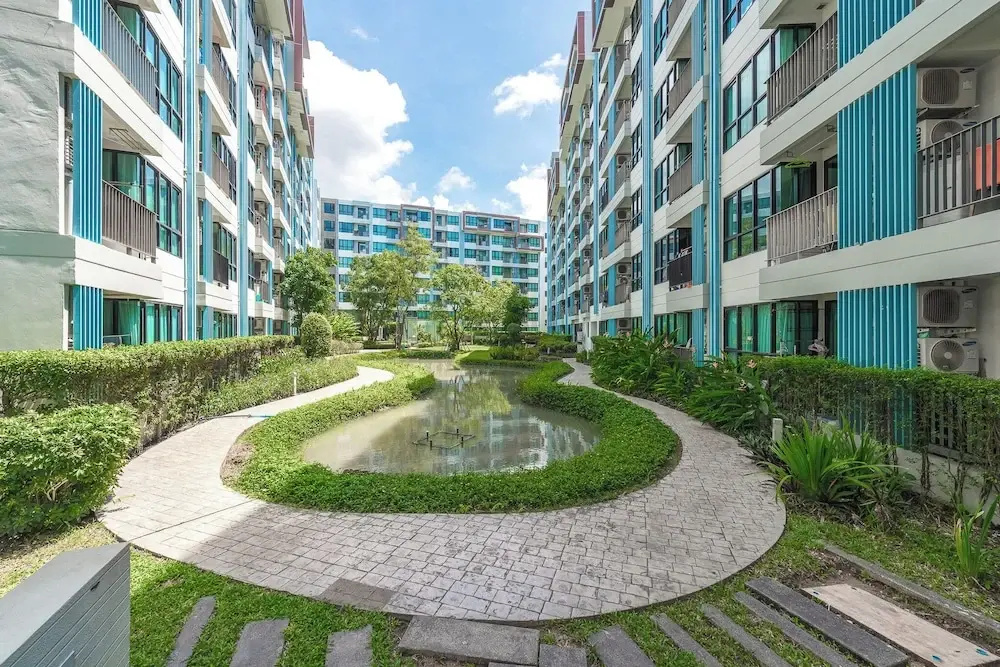 Prime Condo Near Mall & Old Town C185