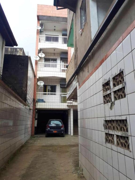 One bedroom appartement with balcony and wifi at Douala